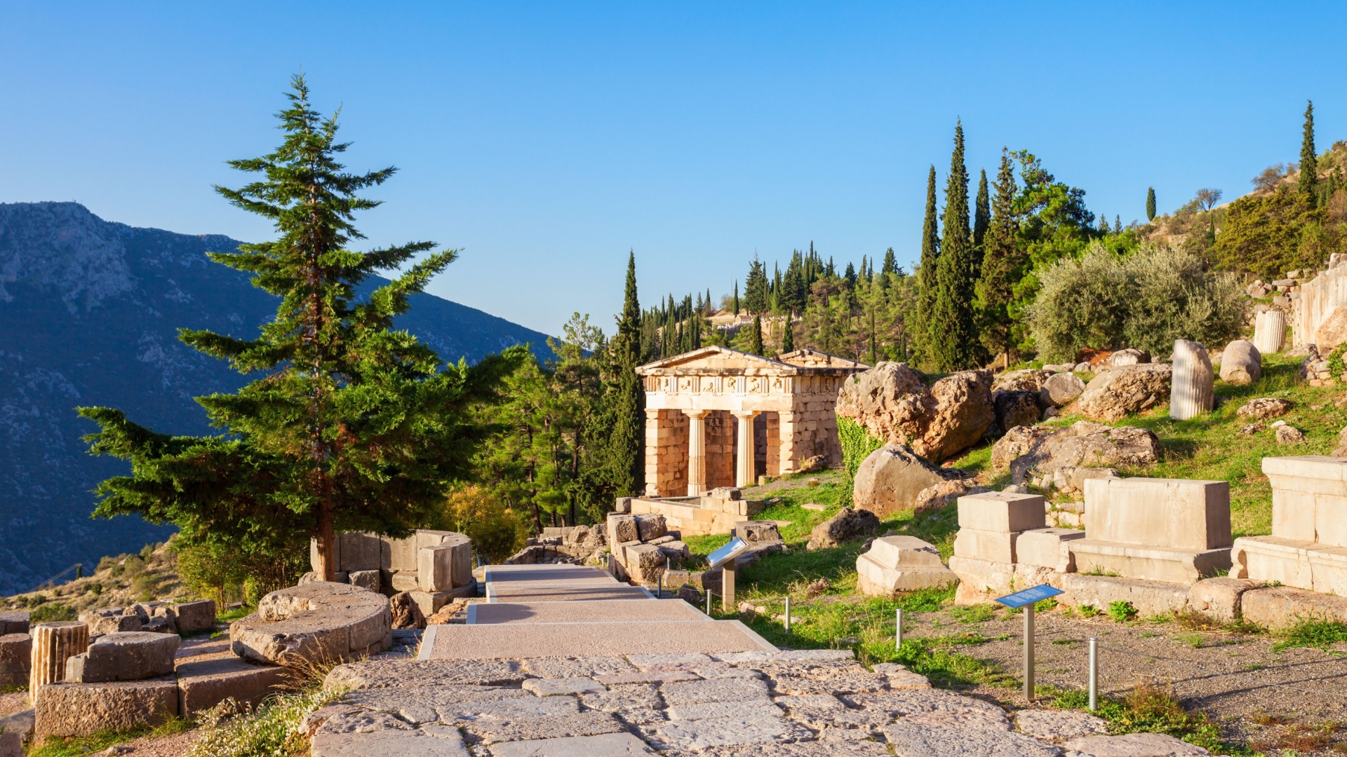 Delphi — The Oracle of Apollo: Prophecies That Shaped Empires