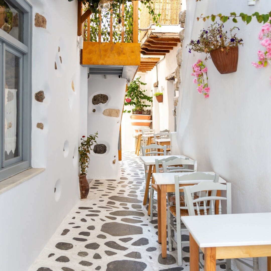 Naxos — Naxos Town (Chora): A Gateway to History