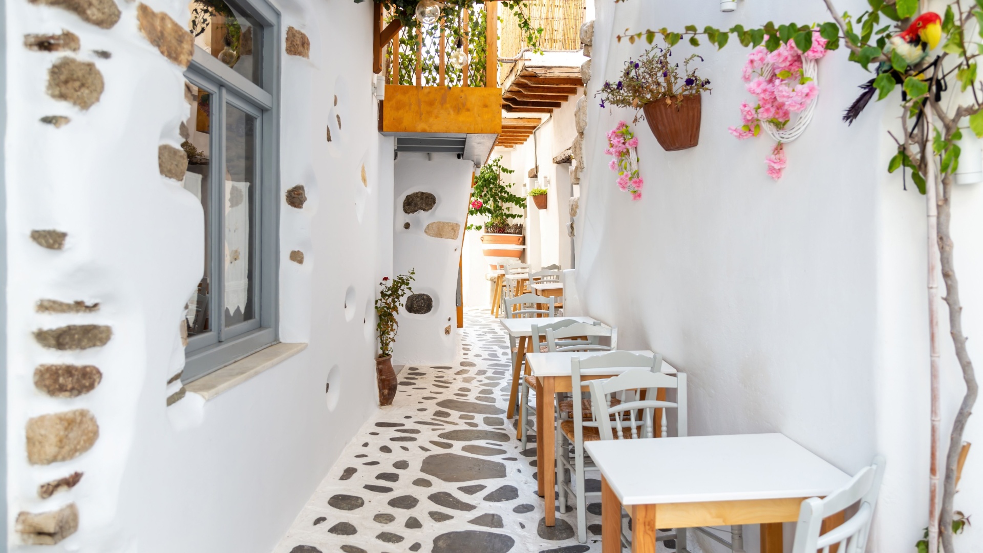 Naxos — Naxos Town (Chora): A Gateway to History